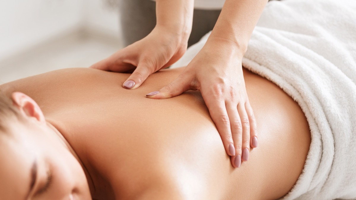 Jak wykonać masaż relaksacyjny - krok po kroku. Masaż pleców i całego ciała  | OdNowa